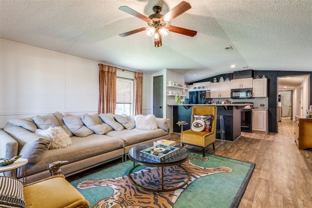 328 Hometown Way, Springtown, TX 76082
