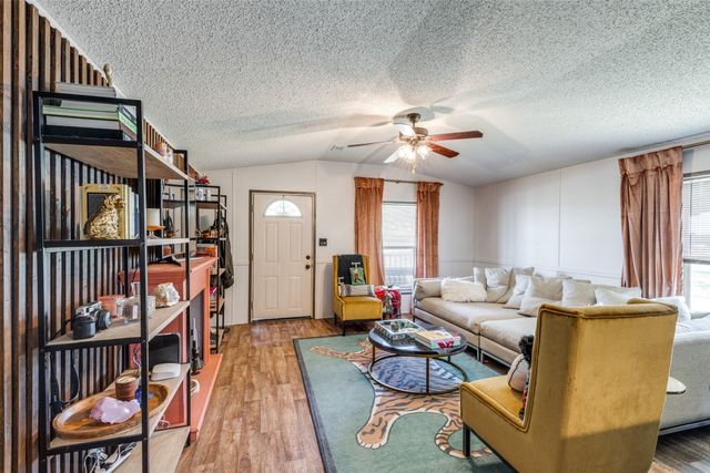 328 Hometown Way, Springtown, TX 76082