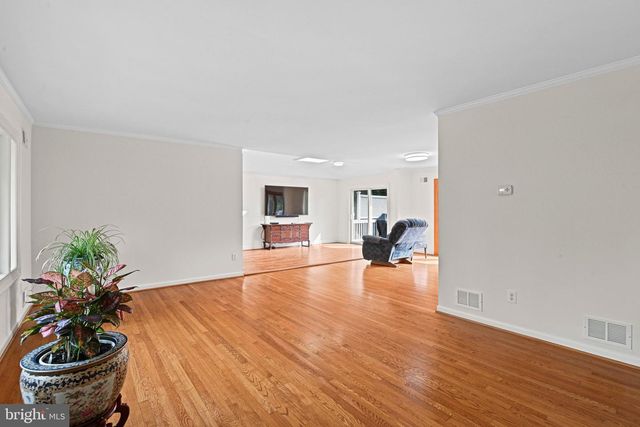 11334 WAPLES MILL RD, Oakton, VA 22124