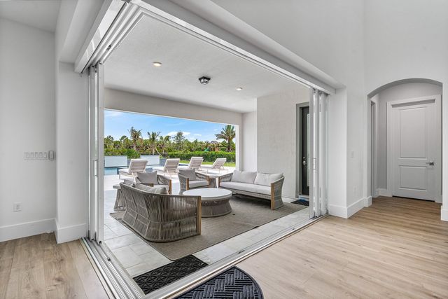 20020 SE Bridgewater Drive, Jupiter, FL 33458