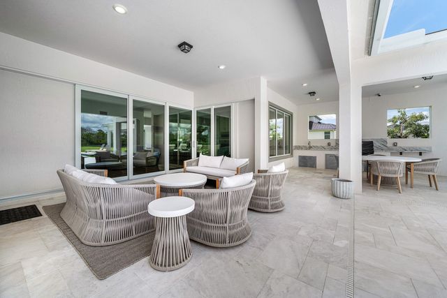20020 SE Bridgewater Drive, Jupiter, FL 33458