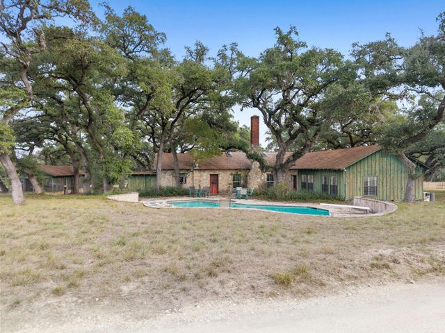 315 Flying R Ranch RD, Spring Branch, TX 78070