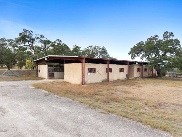 315 Flying R Ranch RD, Spring Branch, TX 78070