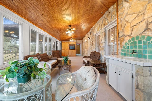 315 Flying R Ranch RD, Spring Branch, TX 78070