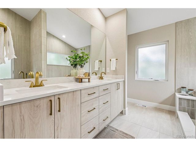 3901 E Orchard Rd, Centennial, CO 80121