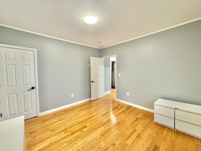305 Safford St 305, Quincy, MA 02170