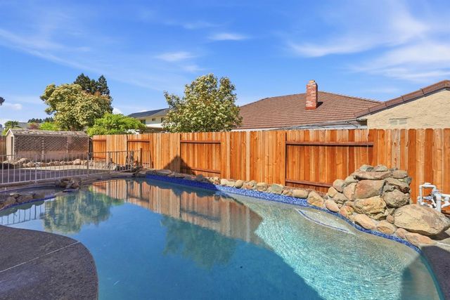 7351 Perera Cir, Sacramento, CA 95831