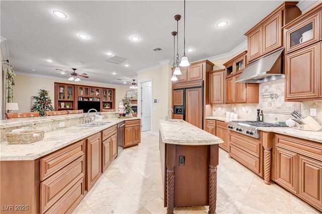 7770 La Cienega Street, Las Vegas, NV 89123