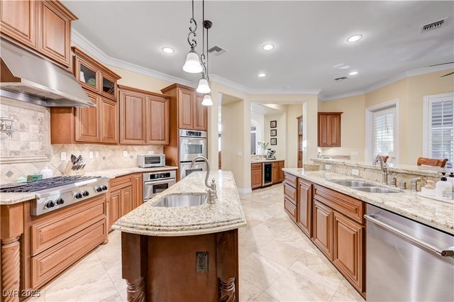 7770 La Cienega Street, Las Vegas, NV 89123