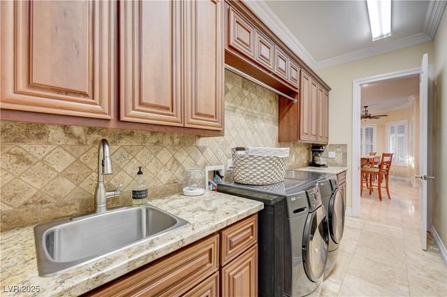 7770 La Cienega Street, Las Vegas, NV 89123