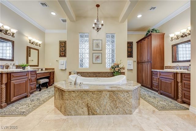 7770 La Cienega Street, Las Vegas, NV 89123