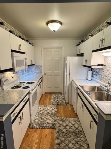 4165 Berkshire Drive, Sterling Heights, MI 48314