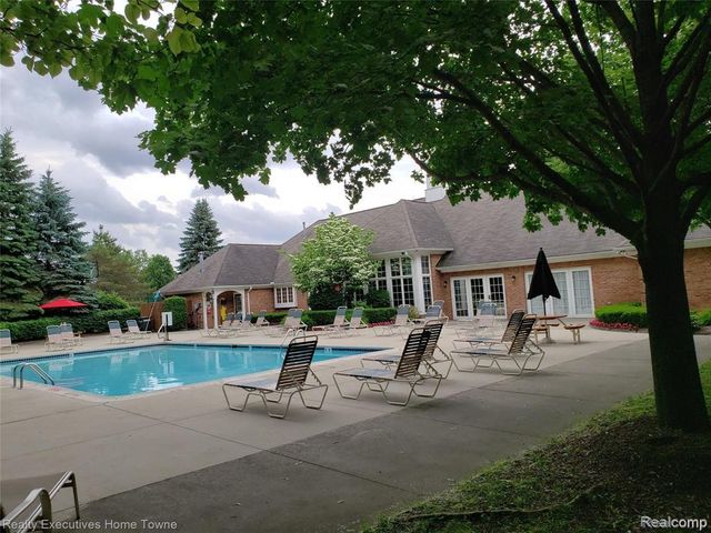 4165 Berkshire Drive, Sterling Heights, MI 48314