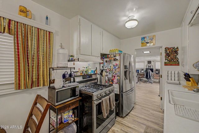 150 N HUNT Drive E, Mesa, AZ 85203