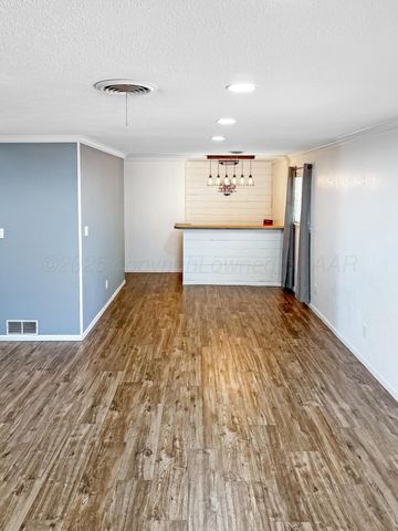 216 Skycrest Street, Borger, TX 79007