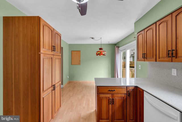 16 DUNMOOR CT N, Hamilton, NJ 08690