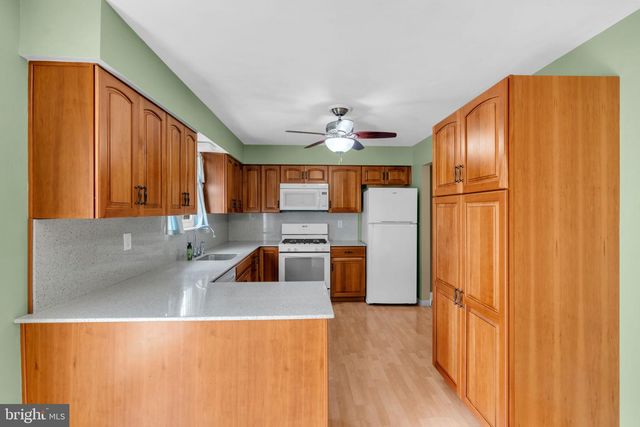 16 DUNMOOR CT N, Hamilton, NJ 08690