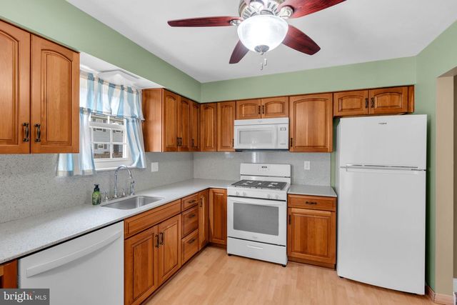 16 DUNMOOR CT N, Hamilton, NJ 08690