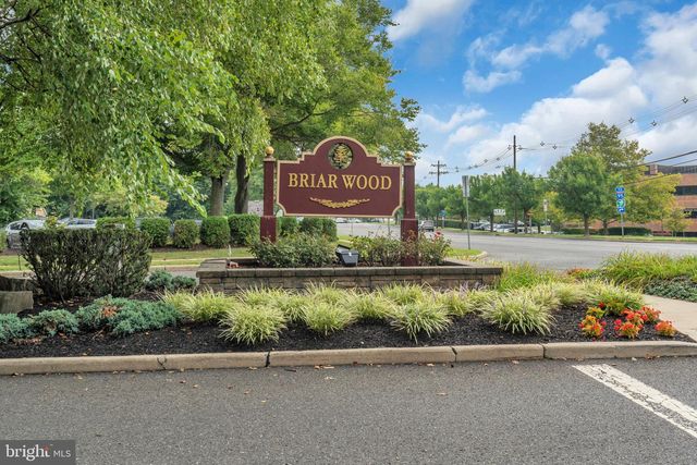 16 DUNMOOR CT N, Hamilton, NJ 08690