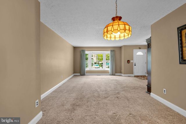 16 DUNMOOR CT N, Hamilton, NJ 08690