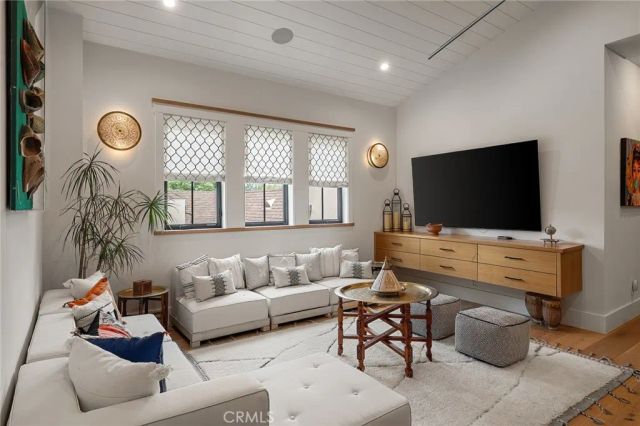 4365 N Kraft Avenue, Studio City, CA 91604