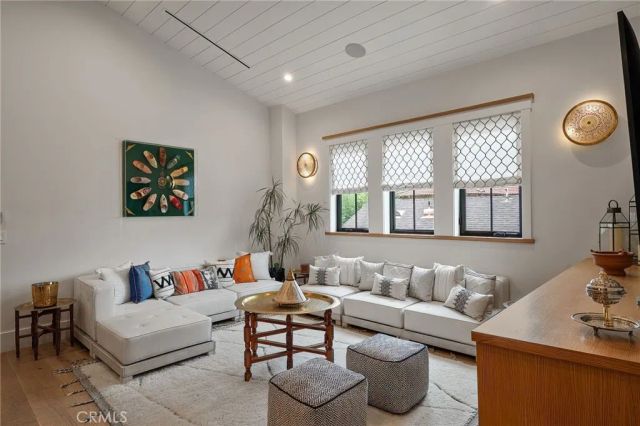 4365 N Kraft Avenue, Studio City, CA 91604