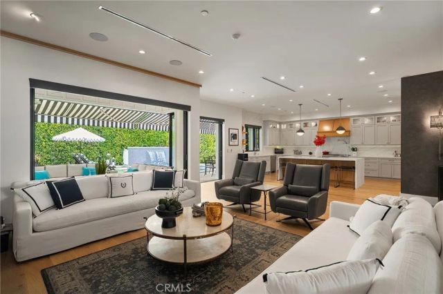 4365 N Kraft Avenue, Studio City, CA 91604