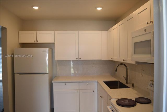 19391 SW 103rd Ct 19393, Cutler Bay, FL 33157