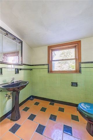 2035 Aurora, New Kensington, PA 15068