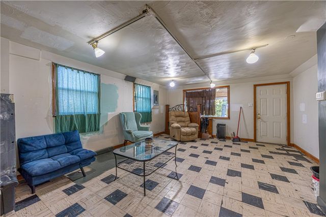 2035 Aurora, New Kensington, PA 15068