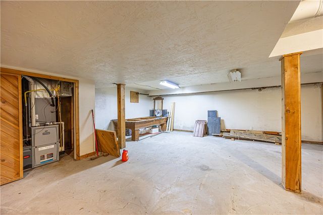 2035 Aurora, New Kensington, PA 15068