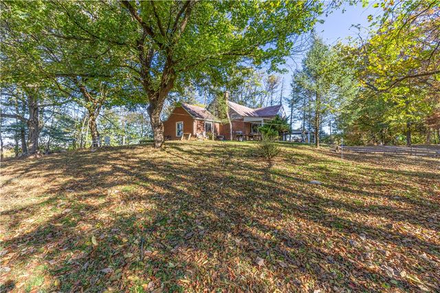 2035 Aurora, New Kensington, PA 15068