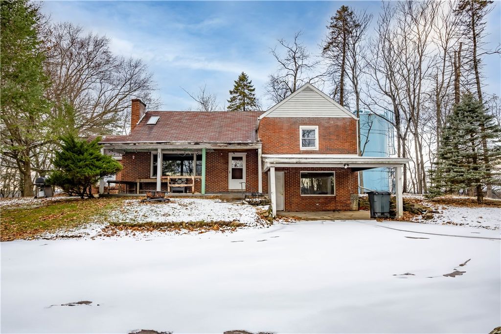 2035 Aurora, New Kensington, PA 15068