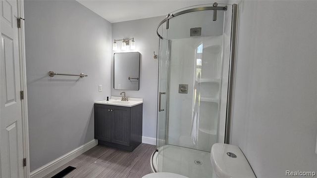 9170 River Valley Road, Brighton, MI 48116