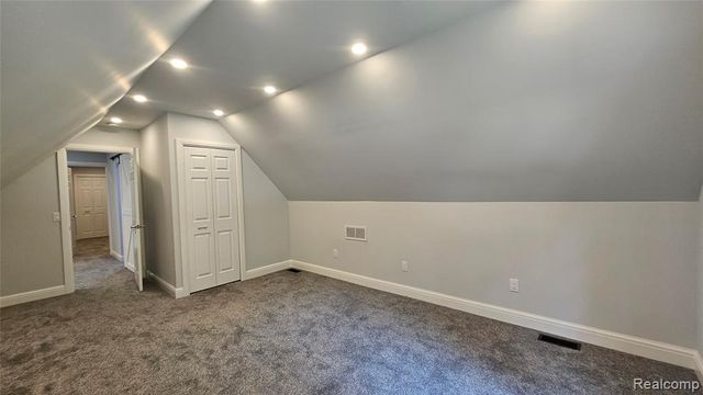 9170 River Valley Road, Brighton, MI 48116