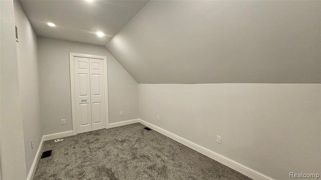9170 River Valley Road, Brighton, MI 48116