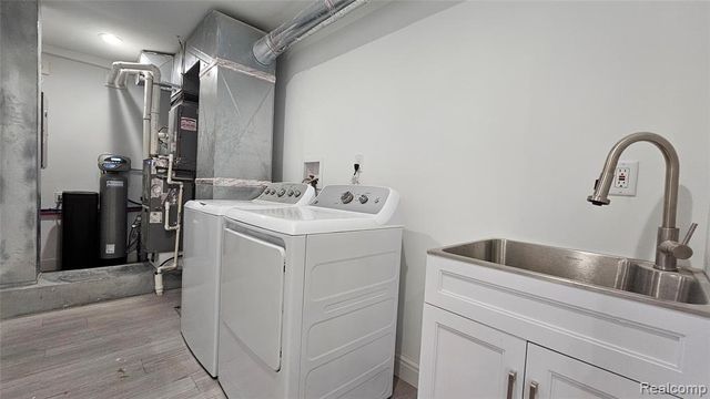9170 River Valley Road, Brighton, MI 48116
