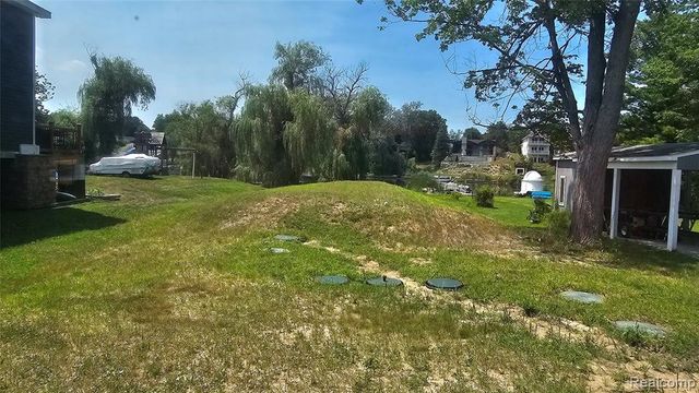9170 River Valley Road, Brighton, MI 48116