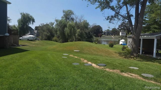 9170 River Valley Road, Brighton, MI 48116