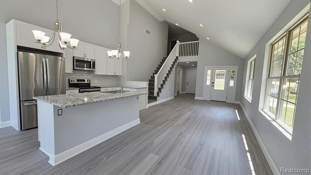 9170 River Valley Road, Brighton, MI 48116