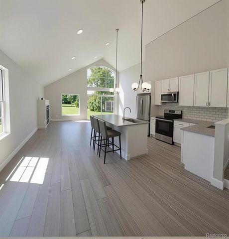 9170 River Valley Road, Brighton, MI 48116