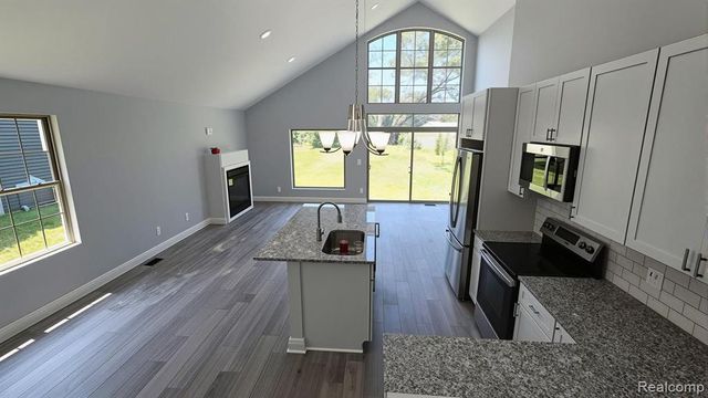 9170 River Valley Road, Brighton, MI 48116