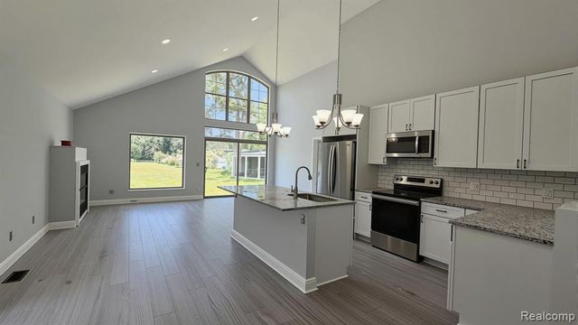 9170 River Valley Road, Brighton, MI 48116
