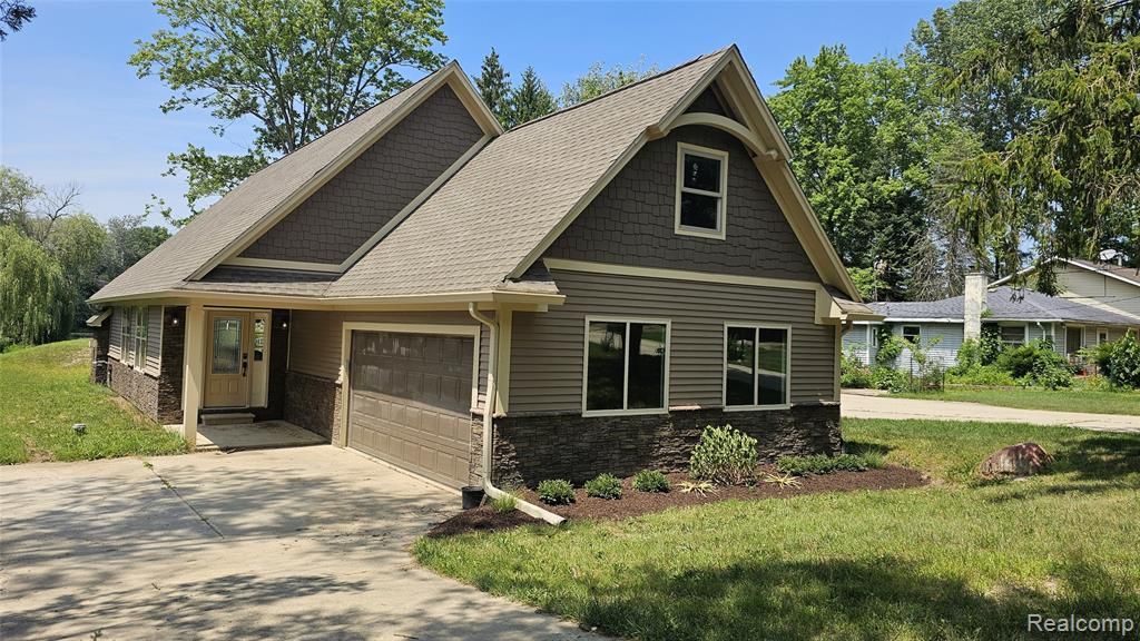 9170 River Valley Road, Brighton, MI 48116