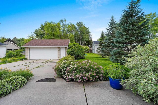 1313 LOST DAUPHIN ROAD, De Pere, WI 54115