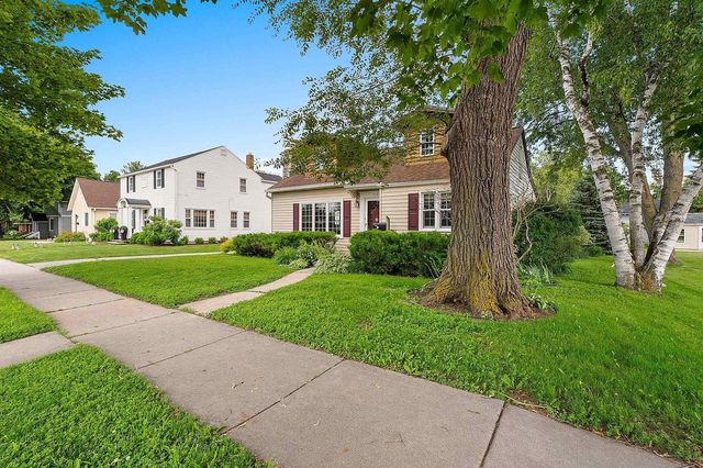 1313 LOST DAUPHIN ROAD, De Pere, WI 54115