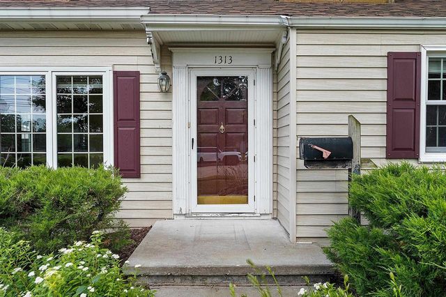 1313 LOST DAUPHIN ROAD, De Pere, WI 54115