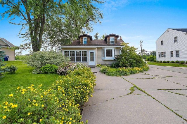 1313 LOST DAUPHIN ROAD, De Pere, WI 54115
