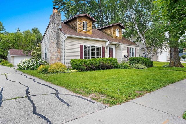 1313 LOST DAUPHIN ROAD, De Pere, WI 54115