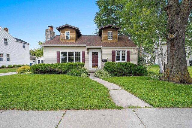 1313 LOST DAUPHIN ROAD, De Pere, WI 54115
